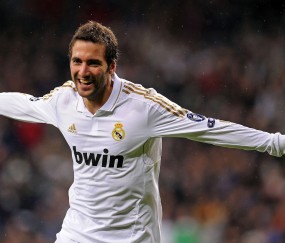 开云官方网站-神迹二十连，Faker以凡人之躯比肩神明，TES的极限挑战撼动王座，神迹与凡人，Faker封神之战与TES撼动王座的极限挑战