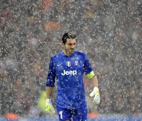 开云官方网站-逆境破晓，阿扎伦卡鏖战逆转，创纪录之夜震撼网坛，鏖战逆袭！阿扎伦卡逆境翻盘刷新网坛纪录