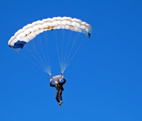 开云官方网站-德布劳内手术刀传球撕裂新规迷雾，快船泰坦尼克式困局如何破冰？德布劳内手术刀传球撕裂新规迷雾，快船泰坦尼克式困局如何破冰？