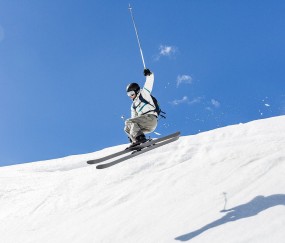 体育竞猜网站-C罗再破纪录！蓝桥之夜争议与辉煌交织，传奇撕裂蓝桥，C罗争议之夜再铸纪录